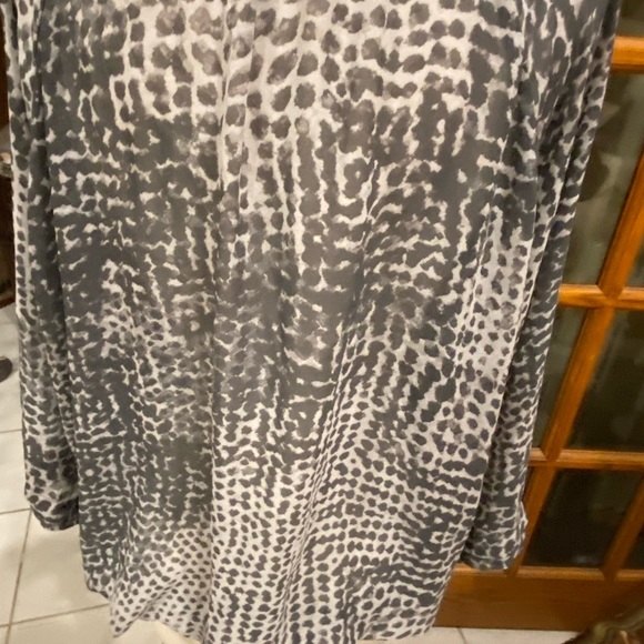 Blouse by A.n.a a new approach size XL grey /white He needed in front semisheer - Picture 7 of 13